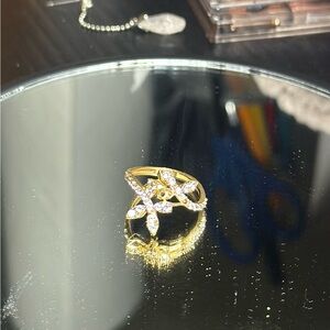 Elegant Gold Floral Ring
